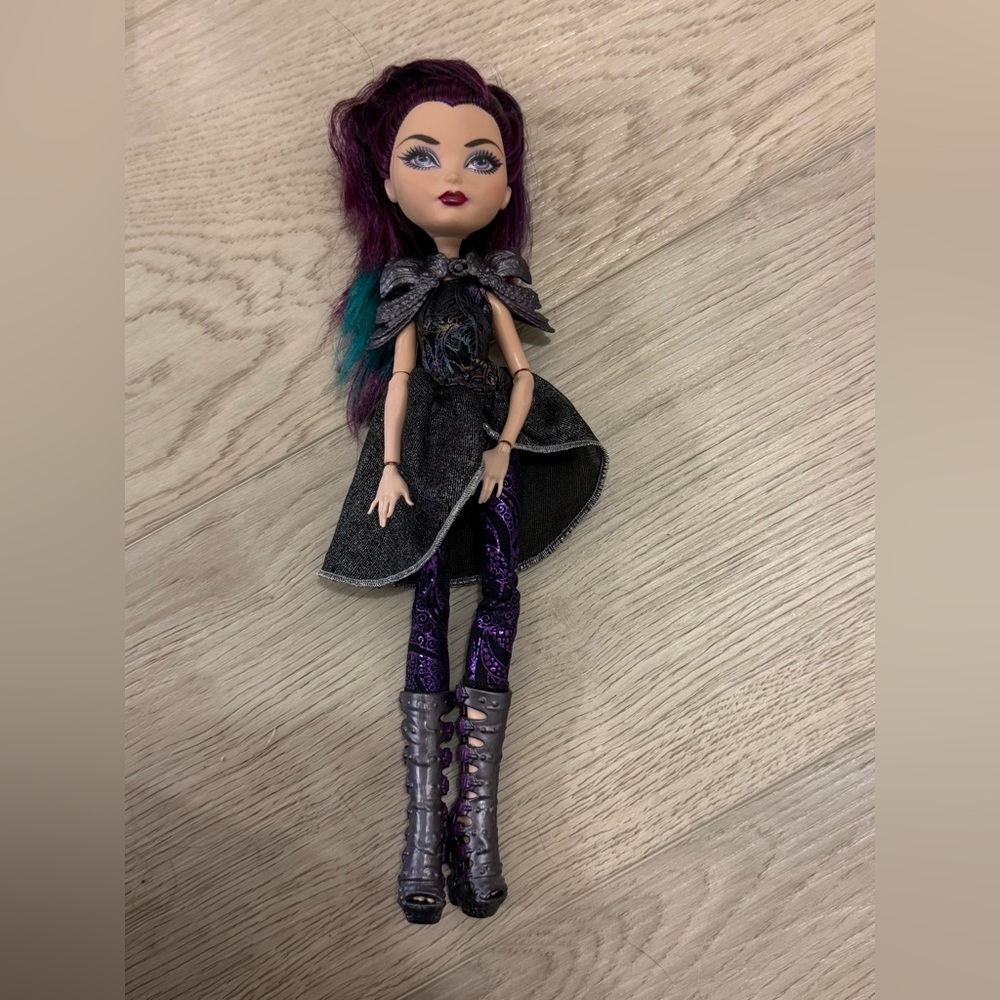 Ever After High Dragon games Raven Queen Doll.